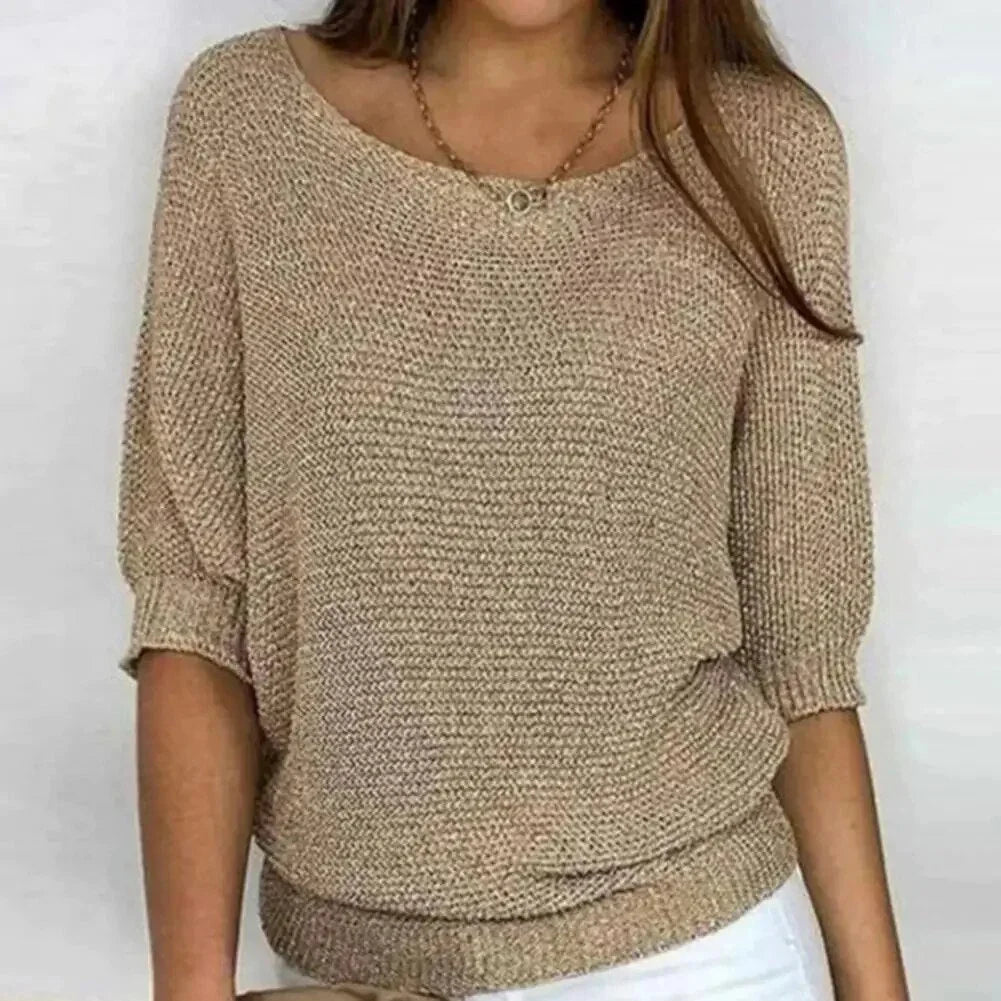 Beiger Damen Pullover mit 3/4 Ärmeln und Rundhalsausschnitt aus weichem Material für bequemen Tragekomfort.
