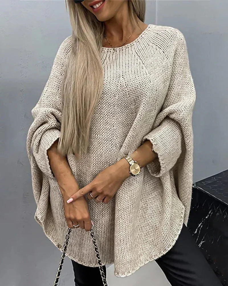 Beiger Damen Cape-Strickpullover mit weiten Ärmeln, aus weichem Baumwollmix, ideal für lässige Herbstlooks.