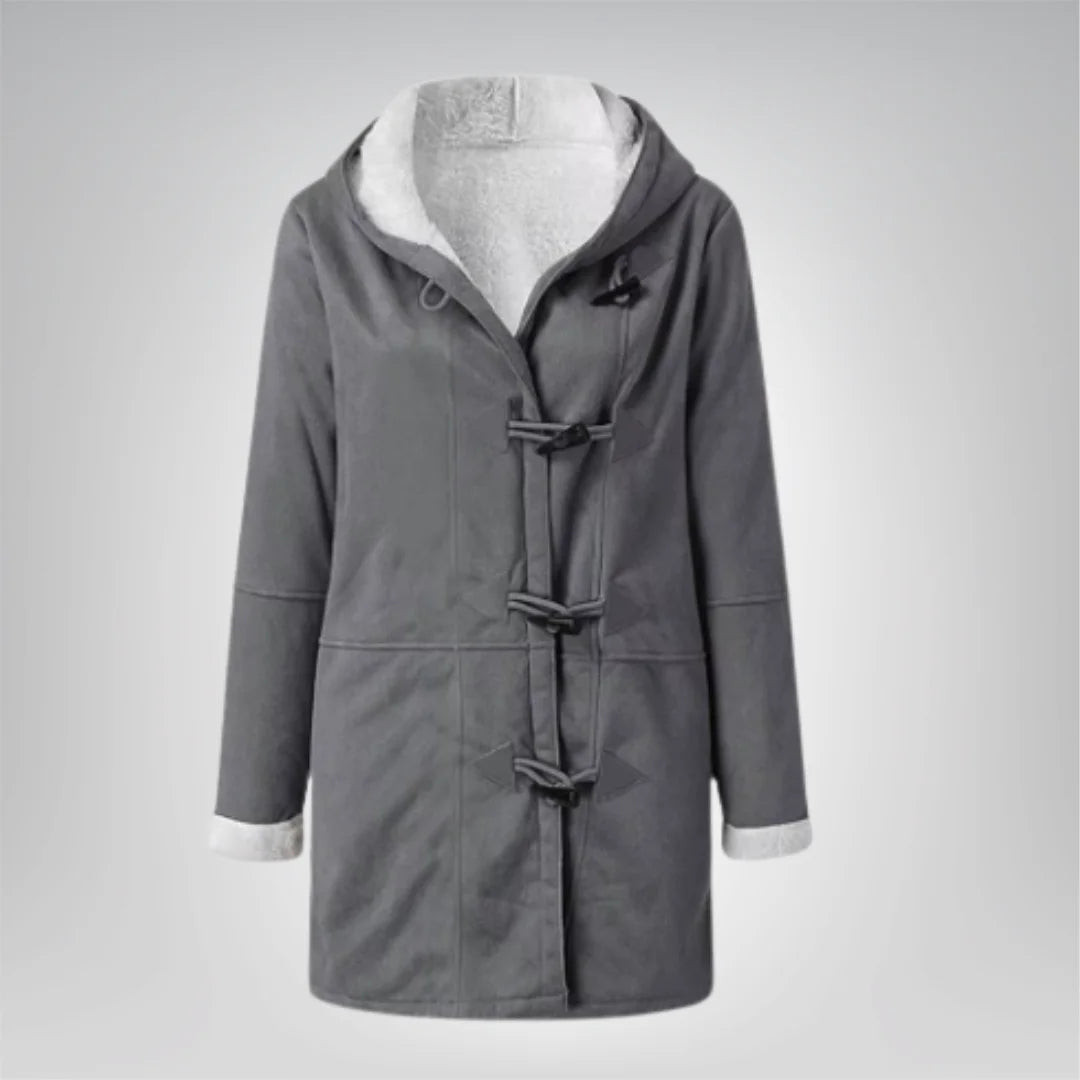 Damen Fleecejacke mit Kapuze, kuscheliges Material, zwei Taschen, ideal für kühle Tage, lässiger Schnitt.