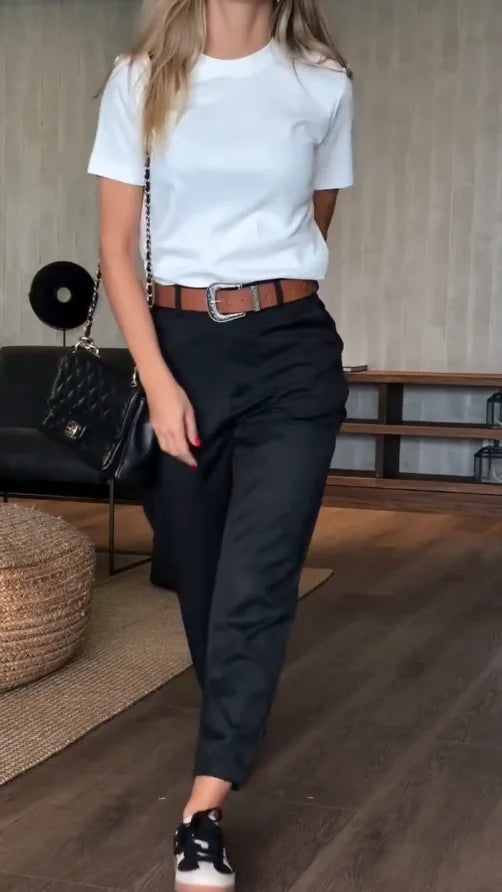 Gestreifte Damenpantalon aus bequemem Baumwollmix mit lässigem Schnitt und elastischem Bund für optimalen Komfort.