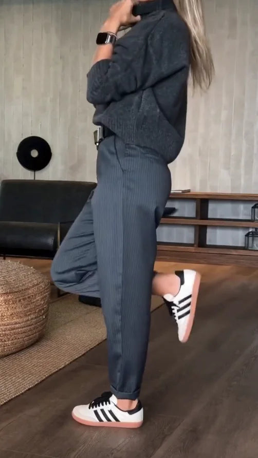 Damen gestreifte Pantalon aus weichem Baumwollgemisch mit lässigem Schnitt und elastischem Bund für hohen Tragekomfort.