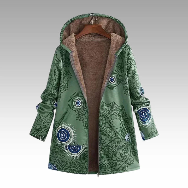 Grüne Damen Kapuzenjacke mit Muster und warmem Fleece-Futter, ideal für kühle Tage und lässige Outfits.