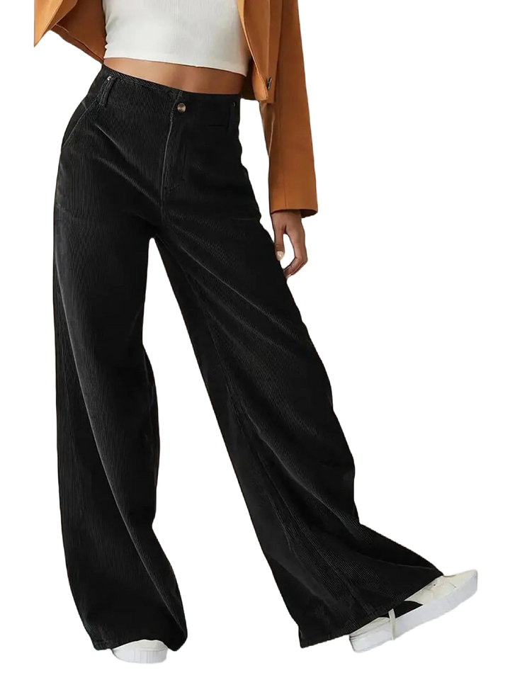 Schwarze Damen Cordhose mit weitem Bein, aus weichem Material, lässiger Schnitt für Komfort im Alltag.