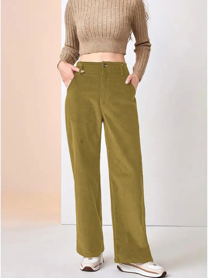Damen Cordhose mit weitem Bein, aus weichem Baumwollmix, ideal für lässige Outfits und tägliche Aktivitäten.