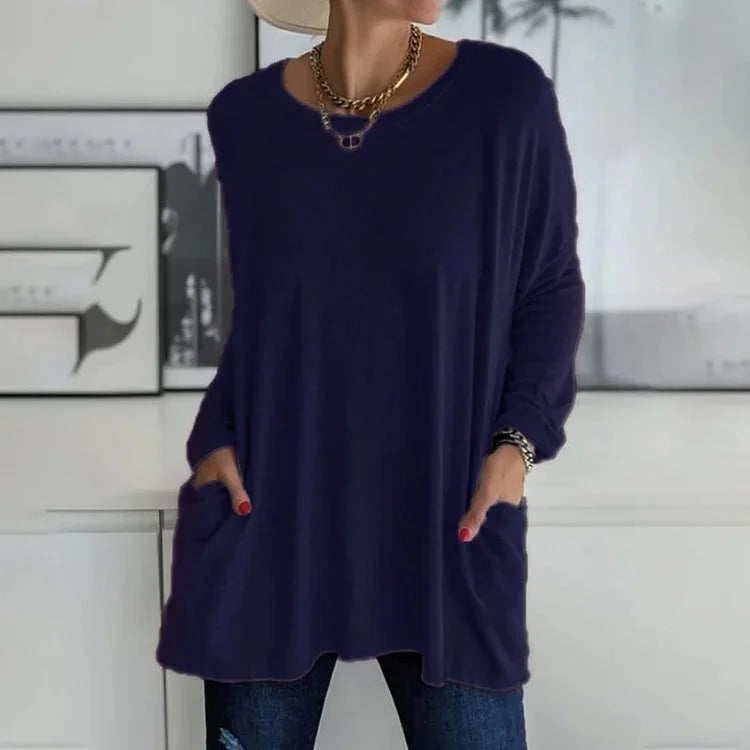 Blauer Damen Oversize Pullover aus weichem Material mit Rundhalsausschnitt und praktischen Taschen, perfekt für den Alltag.