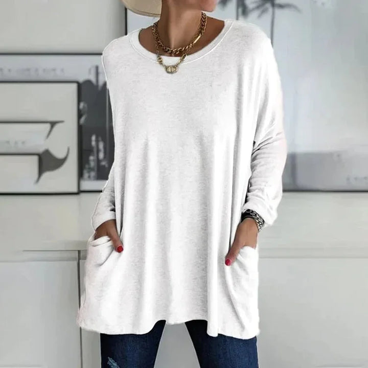 Weißer Damen Oversize Pullover aus weichem Baumwollmix mit Rundhalsausschnitt und praktischen Taschen. Ideal für den Alltag.