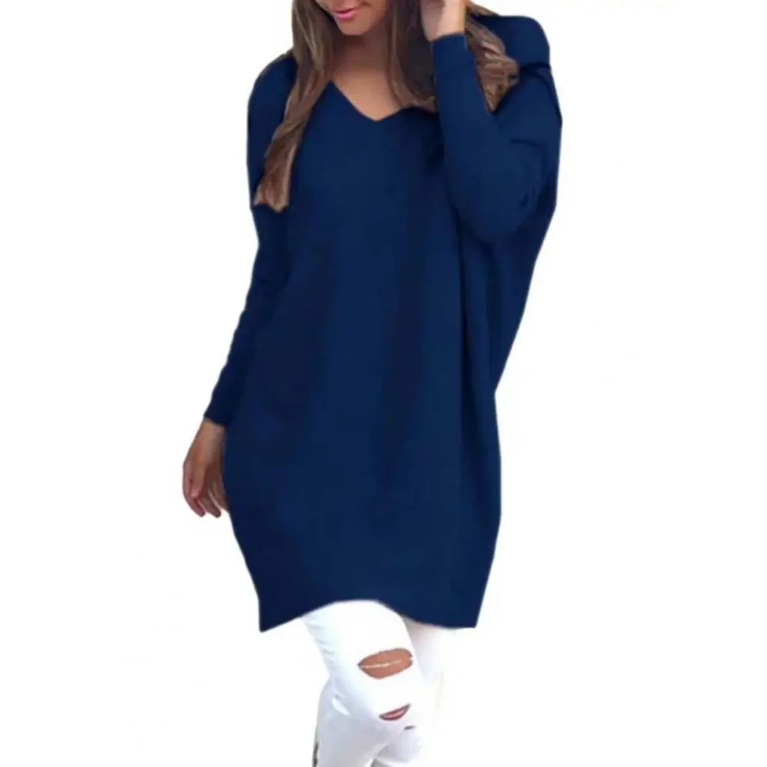 Damen Marineblau Oversized V-Ausschnitt Pullover aus weichem Material, lässiges Design für einen entspannten Look.