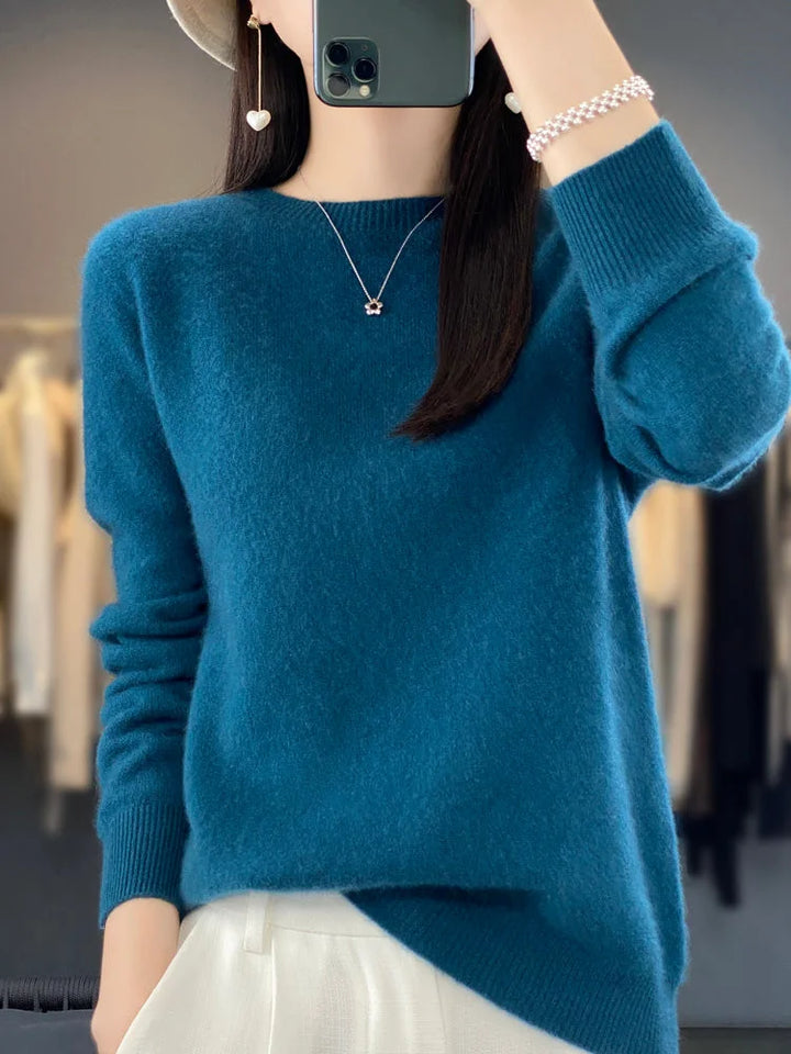 Damen Pullover mit langen Ärmeln in Blaualgen, aus weichem Material, mit klassischem Rundhalsausschnitt und leichtem Schnitt.