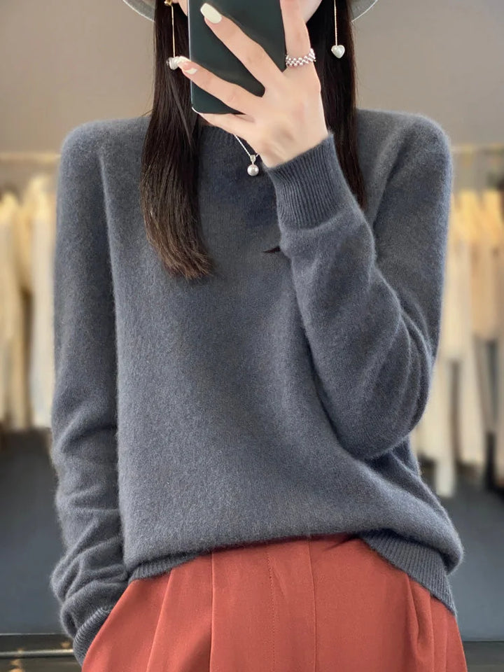 Dunkelgrauer Damen Pullover mit langen Ärmeln aus weicher Baumwollmischung, ideal für kalte Tage und lässige Outfits.