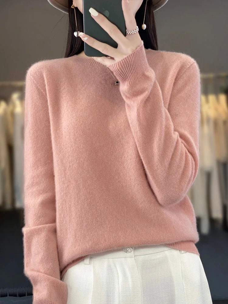 Rosa Damen Pullover mit langen Ärmeln, aus weichem Material, ideal für kalte Tage, mit klassischem Rundhalsausschnitt.