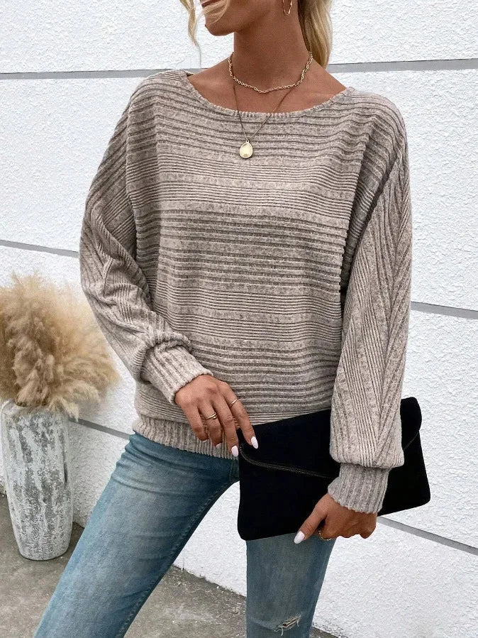 Damen Pullover mit Streifen, weitem Rundhalsausschnitt aus weichem Material, ideal für legere Anlässe und Alltag.