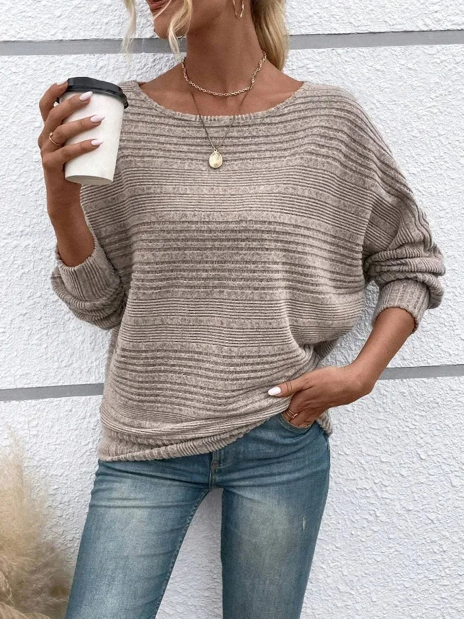 Damen Pullover mit Streifen, weitem Rundhalsausschnitt, aus weicher Baumwolle, ideal für lässige Freizeitlooks.