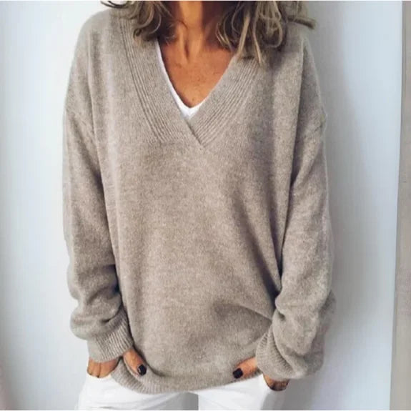 Beige Damen Pullover mit V-Ausschnitt, lockerer Passform aus weichem Baumwollmix, ideal für lässige Anlässe.