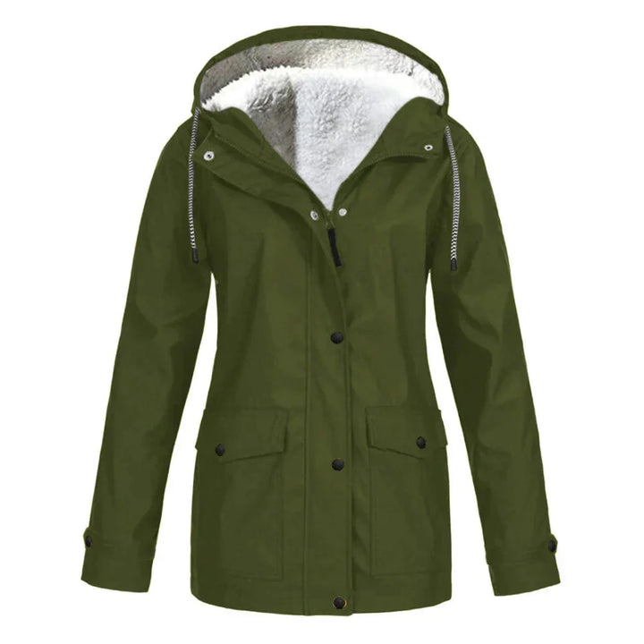 Grüne Damen Regenjacke mit Futter, Kapuze und wasserabweisendem Material für optimalen Schutz bei Nässe.