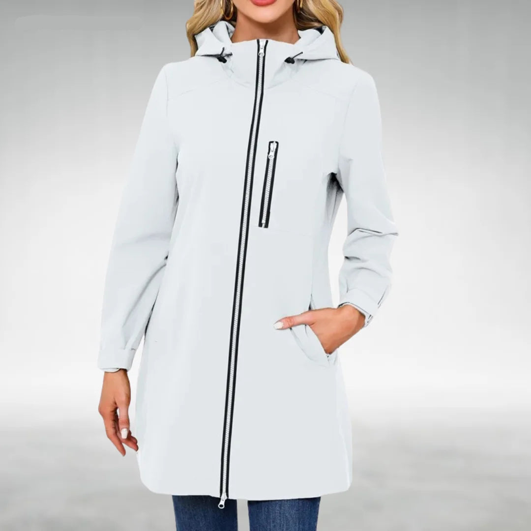 Damen Regenjacke in Weiß-Grau, wasserabweisend, mit Kapuze und Frontreißverschluss, ideal für regnerische Tage.