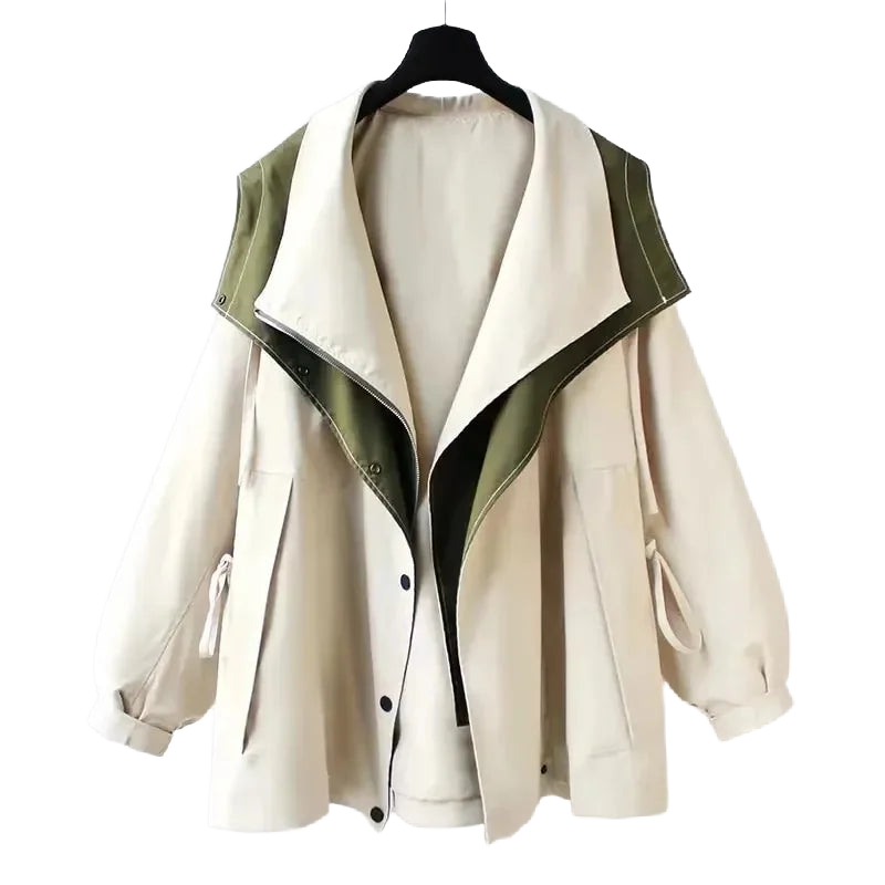 Damen Freizeit Regenjacke in Weiß, aus leichtem, wasserabweisendem Material mit Kordelzug und kapuzen Design.