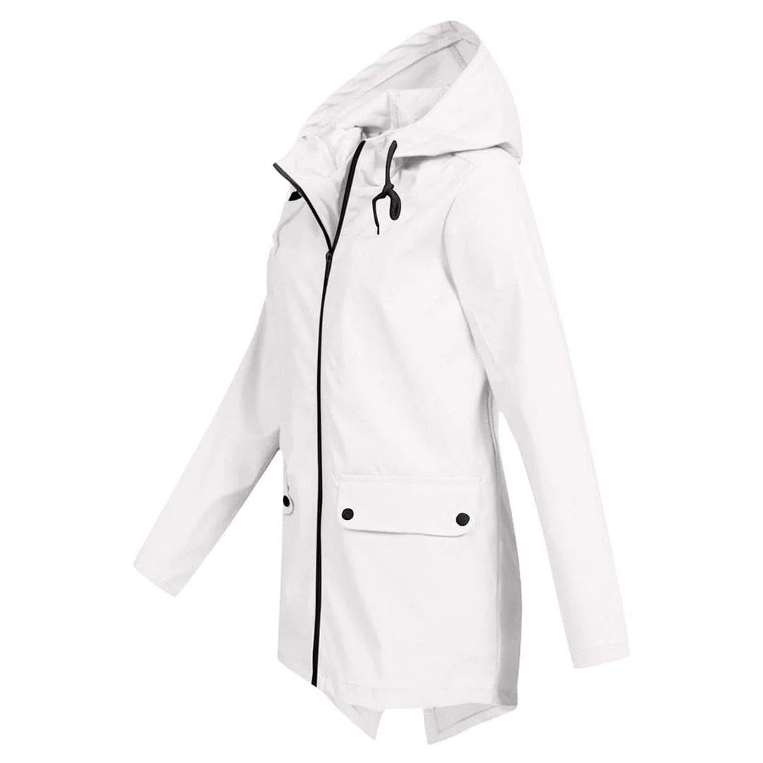 Damen Regenjacke aus wasserabweisendem Material, mit Kapuze und praktischen Taschen für täglichen Gebrauch.