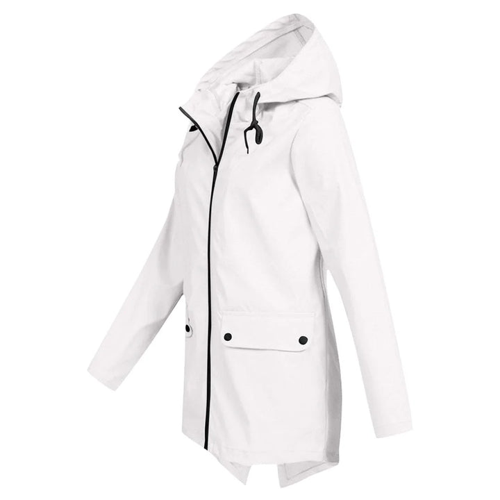 Damen Regenjacke aus wasserabweisendem Material, mit Kapuze und praktischen Taschen für täglichen Gebrauch.