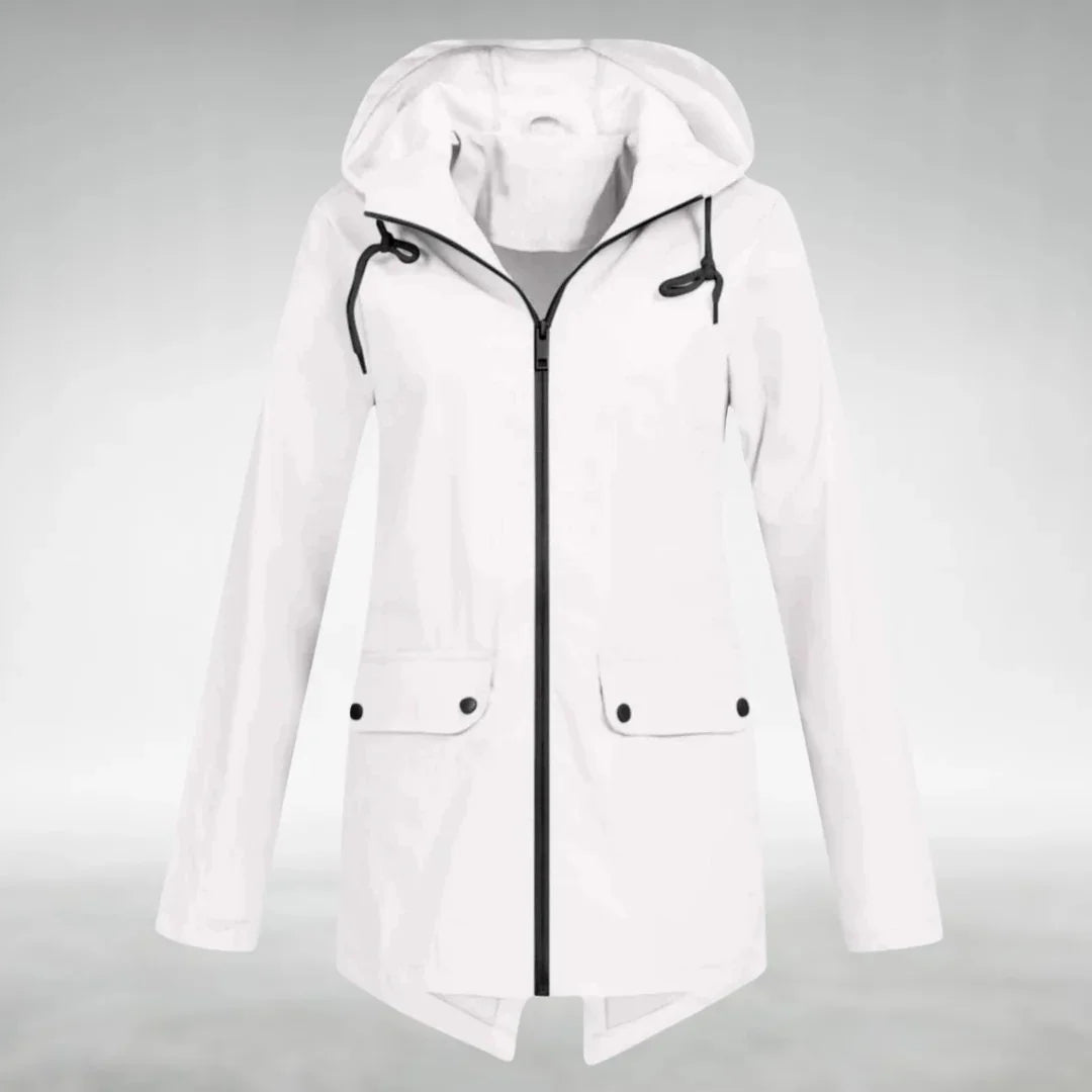 Weißer Damen Regenjacke aus wasserdichtem Material mit verstellbarer Kapuze und leichtem, atmungsaktivem Design.