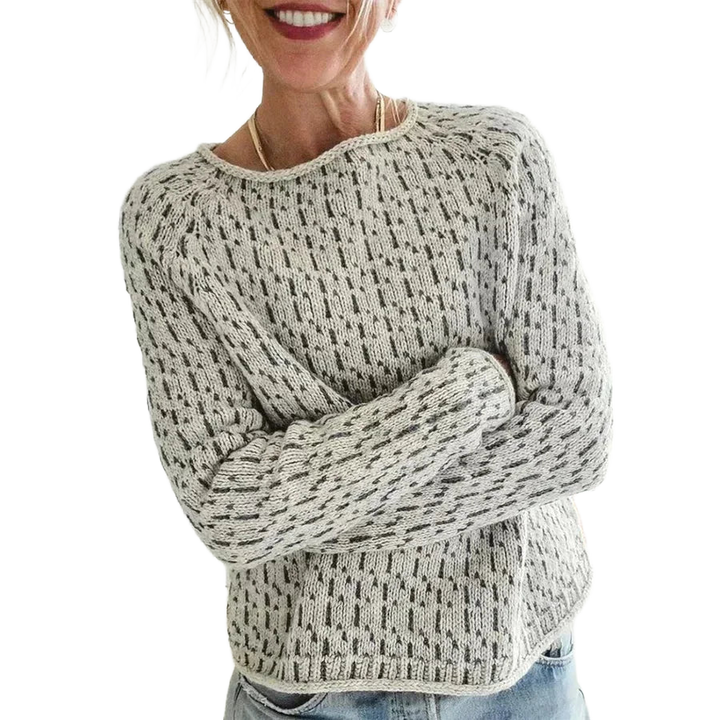Grau Damen Rundhals Strickpullover aus weichem Material mit geripptem Saum und Bündchen für gemütlichen Tragekomfort.