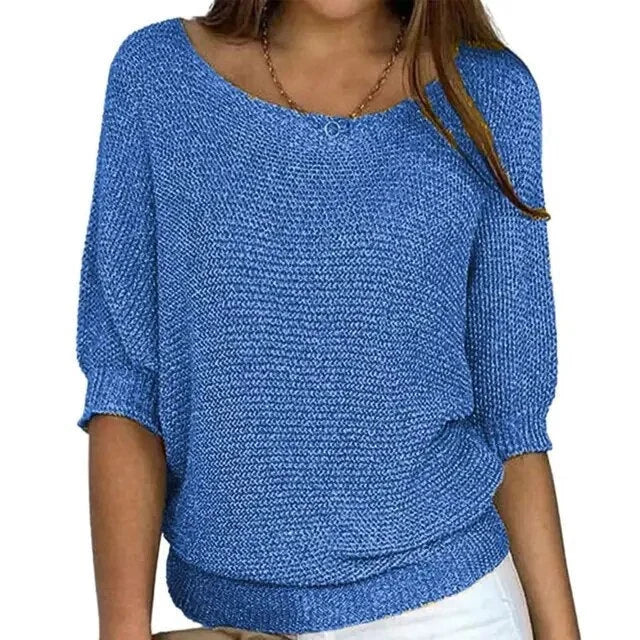 Damen Strickpullover in Blau mit halblangen Ärmeln, aus weichem Baumwollgemisch, lässiger Schnitt und feinem Muster.