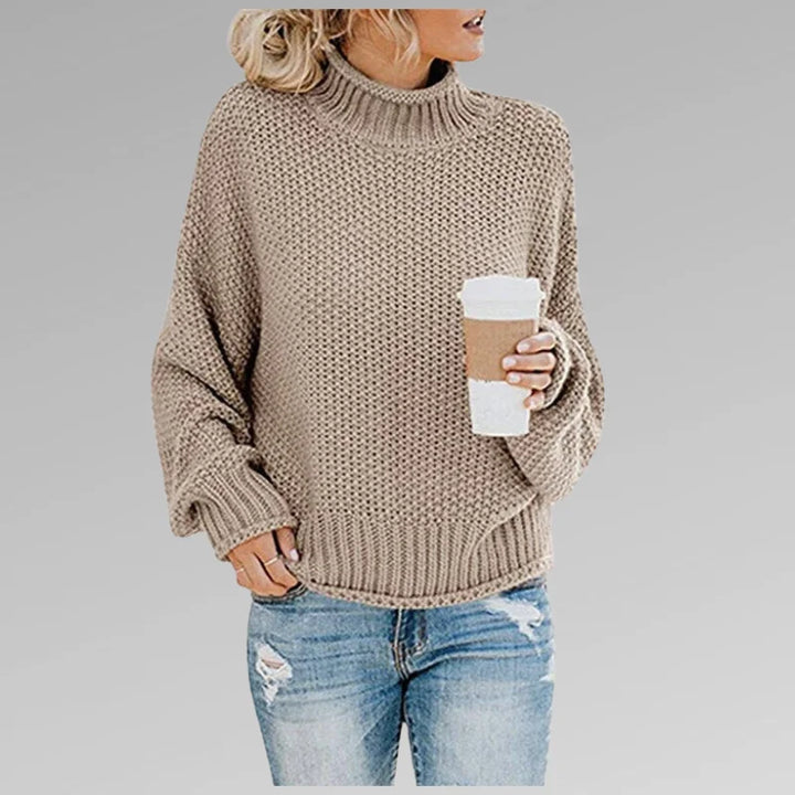 Beige Damen Strickpullover mit Rollkragen, langen Ärmeln, weichem Material und schlichten, modernen Design.