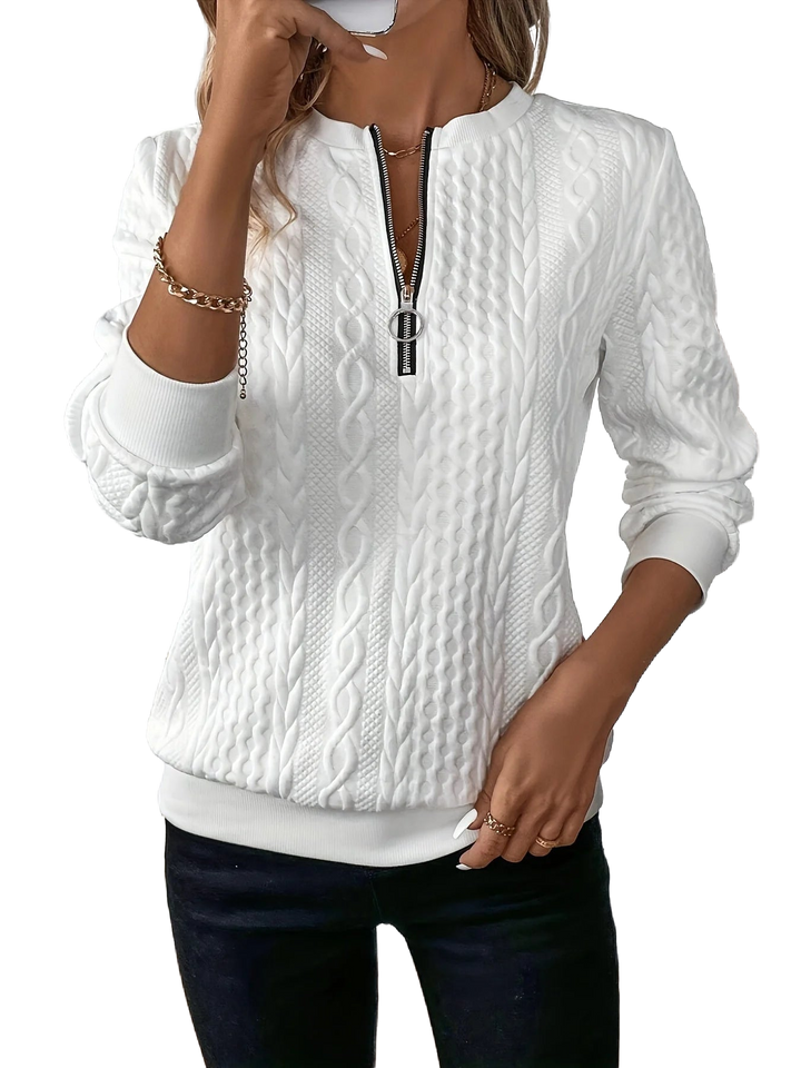 Weißer Damenstrickpullover aus Baumwolle mit Reißverschluss und strukturiertem Muster für vielseitige Kombinationen.