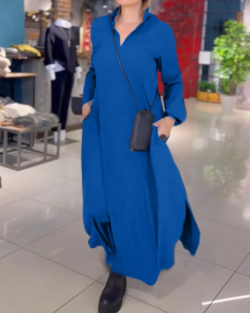 Elegantes Damen Maxikleid in Blau aus leichtem Stoff, mit Seitenschlitz und Kragen für eleganten Look und Komfort.
