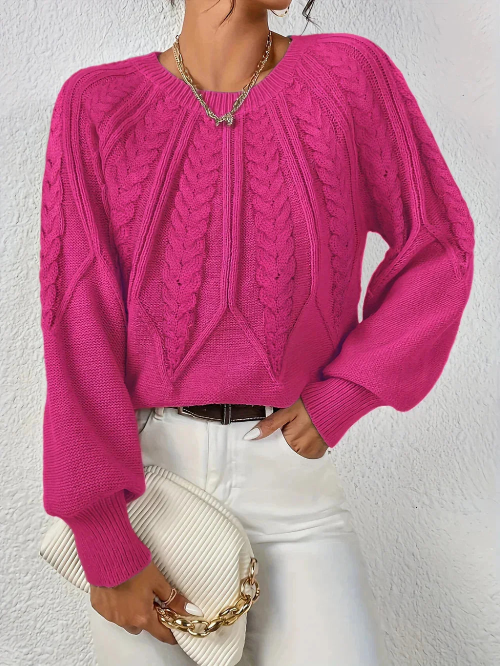 Rosa Frauen Zopfstrick Pullover mit Rundhalsausschnitt, gemütlich und warm, hergestellt aus hochwertiger, weicher Baumwolle.