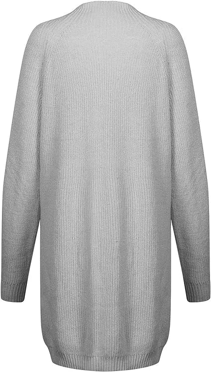 Grobstrick Rollkragenkleid aus weichem Material, lockere Passform, angenehmer Rollkragen und modernem Strickmuster.