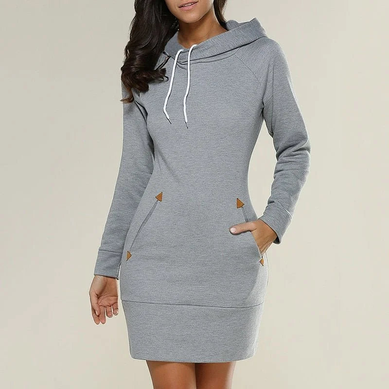 Hellgraues Damen Hoodie-Kleid aus weichem Baumwollmix mit praktischen Taschen und lässigem Schnitt für den Alltag.