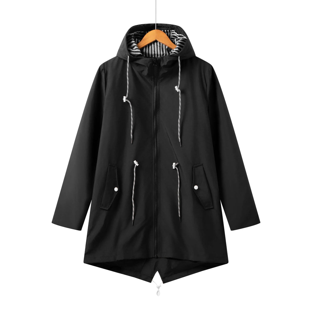 Schwarze Outdoor-Kapuzenjacke mit Reißverschluss, Kordelzug und atmungsaktivem Material für Komfort im Freien.