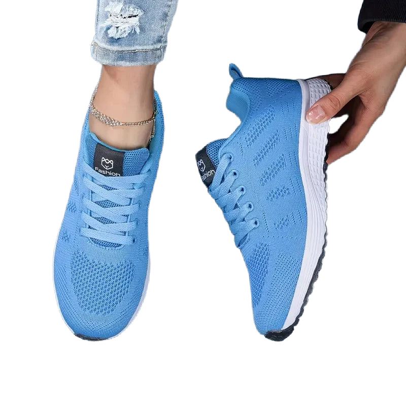 Sky blue Damen-Sneaker aus atmungsaktivem Material für den Alltag und Sport, mit bequemer Passform und trendigem Design.