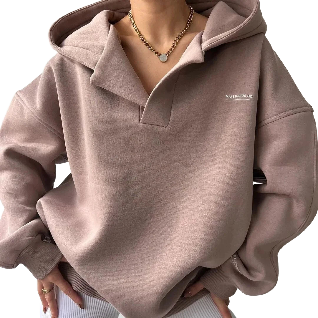 Damen Kapuzenpullover in Rosa, aus weichem Material, lässiger Schnitt und bequeme Kapuze für kalte Wintertage.