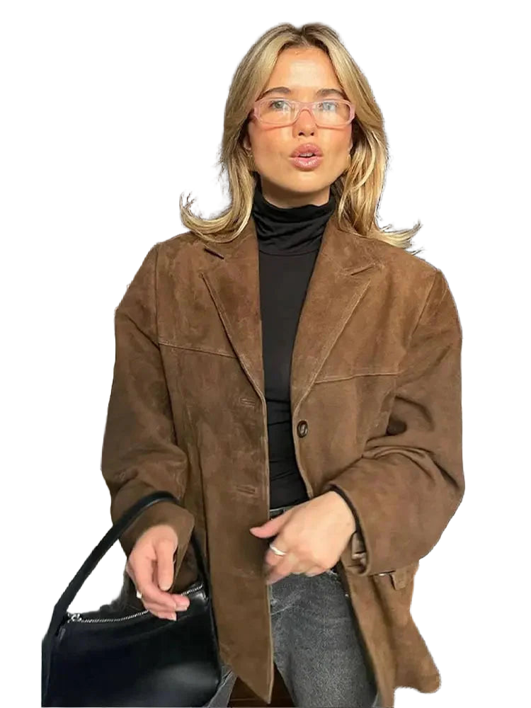 Braune Damen Winterjacke mit Knopfleiste, großzügigem Schnitt und warmem, strapazierfähigem Material für kalte Tage.