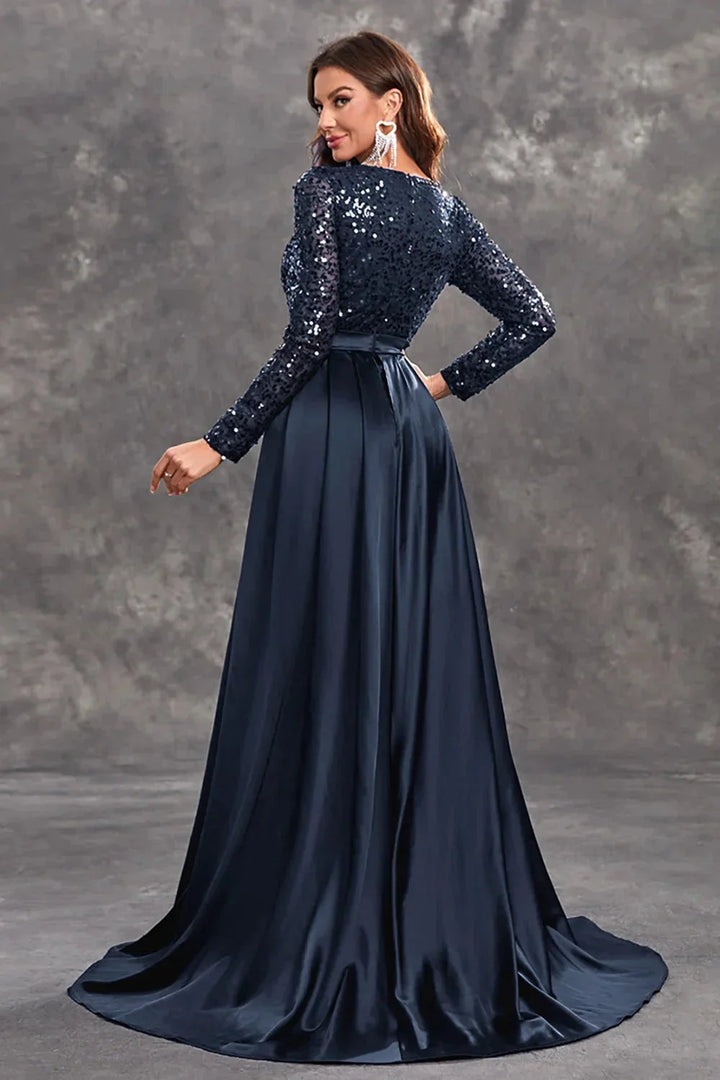 Damen Abendkleid mit Paillettenoberteil und fließendem Rock – High-quality product image.