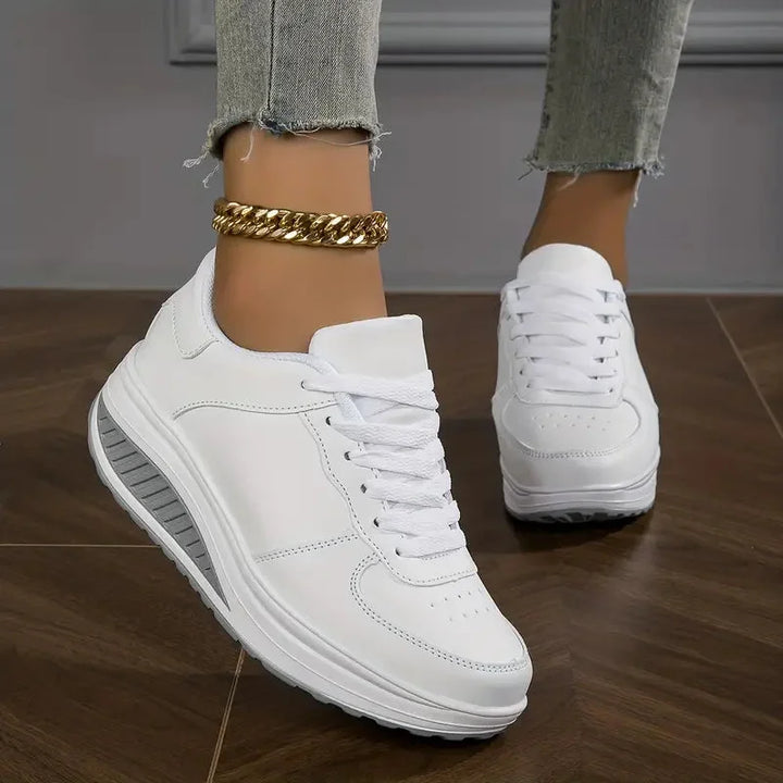 Damen Air Cushion Sneakers mit atmungsaktivem Mesh-Design in Weiß: Leichtes Sneaker aus Mesh mit luftgepolsterter Sohle für…