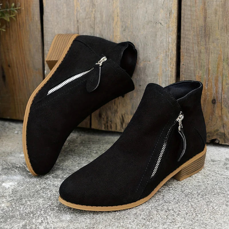 Damen Ankelstiefel aus weichem Leder mit seitlichem Reißverschluss und raffiniertem, minimalistischen Design.