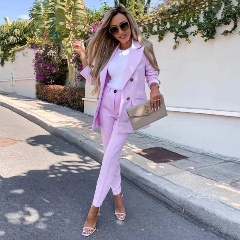 Damen Anzug Set mit Blazer und Hose aus hochwertigem Polyester, tailliert, in klassischem Schwarz für formelle Anlässe.
