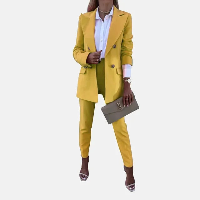 Damen Anzug Set mit Blazer und Hose aus hochwertigem, atmungsaktivem Stoff; klassischer Schnitt mit modernen Details.