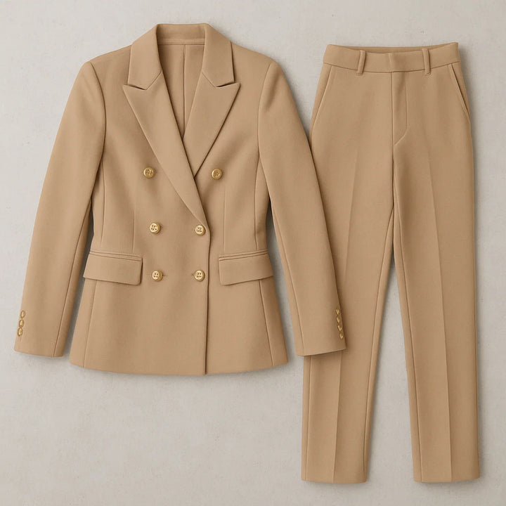 Damen Anzug Set aus hochwertigem Stoff, zweireihiger Blazer und Slim Fit Hose für einen modernen, eleganten Look.