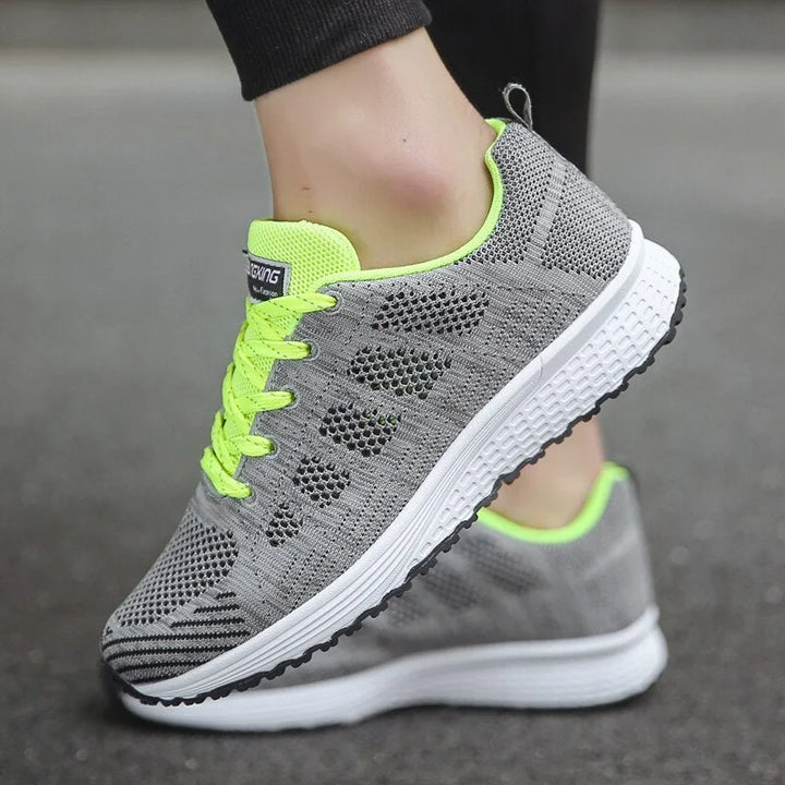 Damen Sneakers aus atmungsaktivem Material mit ergonomischer Sohle in schlichtem Design.