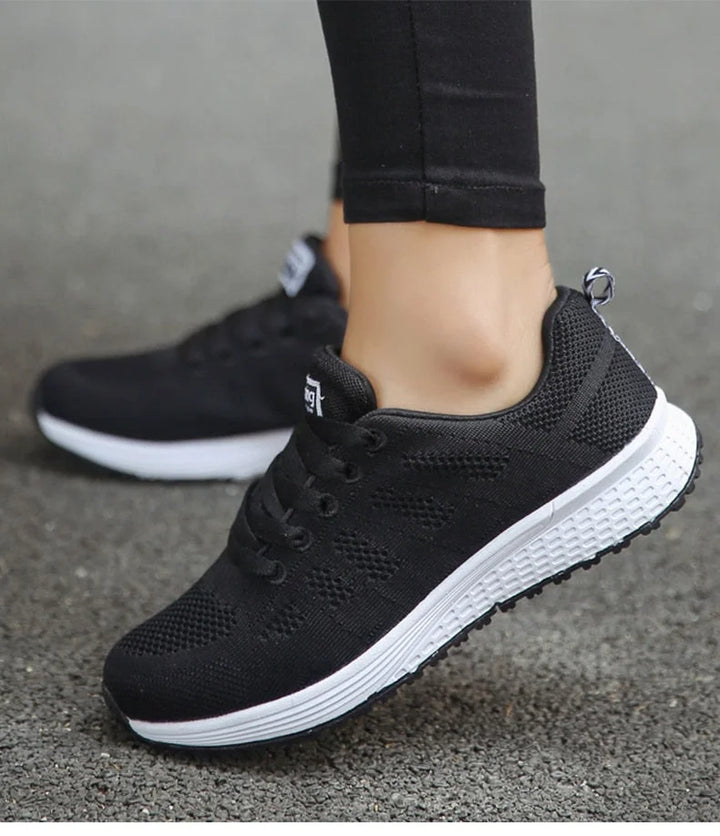 Damen Sneakers mit atmungsaktivem Material und ergonomischer Sohle in Grau-Weiß für maximalen Tragekomfort beim täglichen…