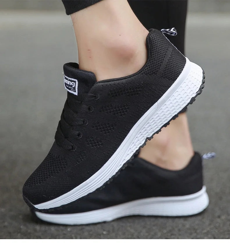 Damen Sneakers mit ergonomischer Sohle aus atmungsaktivem Material für maximalen Komfort und Bewegungsfreiheit.