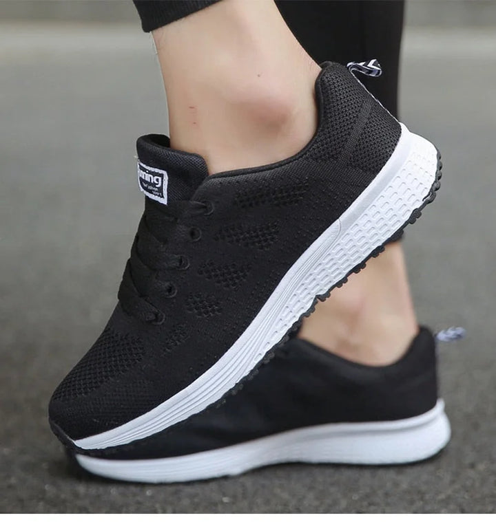 Damen Sneakers mit ergonomischer Sohle aus atmungsaktivem Material für maximalen Komfort und Bewegungsfreiheit.
