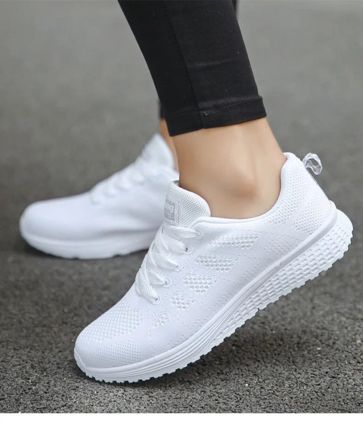 Damen Sneakers mit atmungsaktivem Material und ergonomischer Sohle in schlichtem Design.