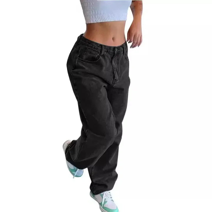Schwarze Damen Baggy Jeans aus hochwertigem Denim, bequeme Passform, lässiger Schnitt und lässige, vielseitige Gestaltung.