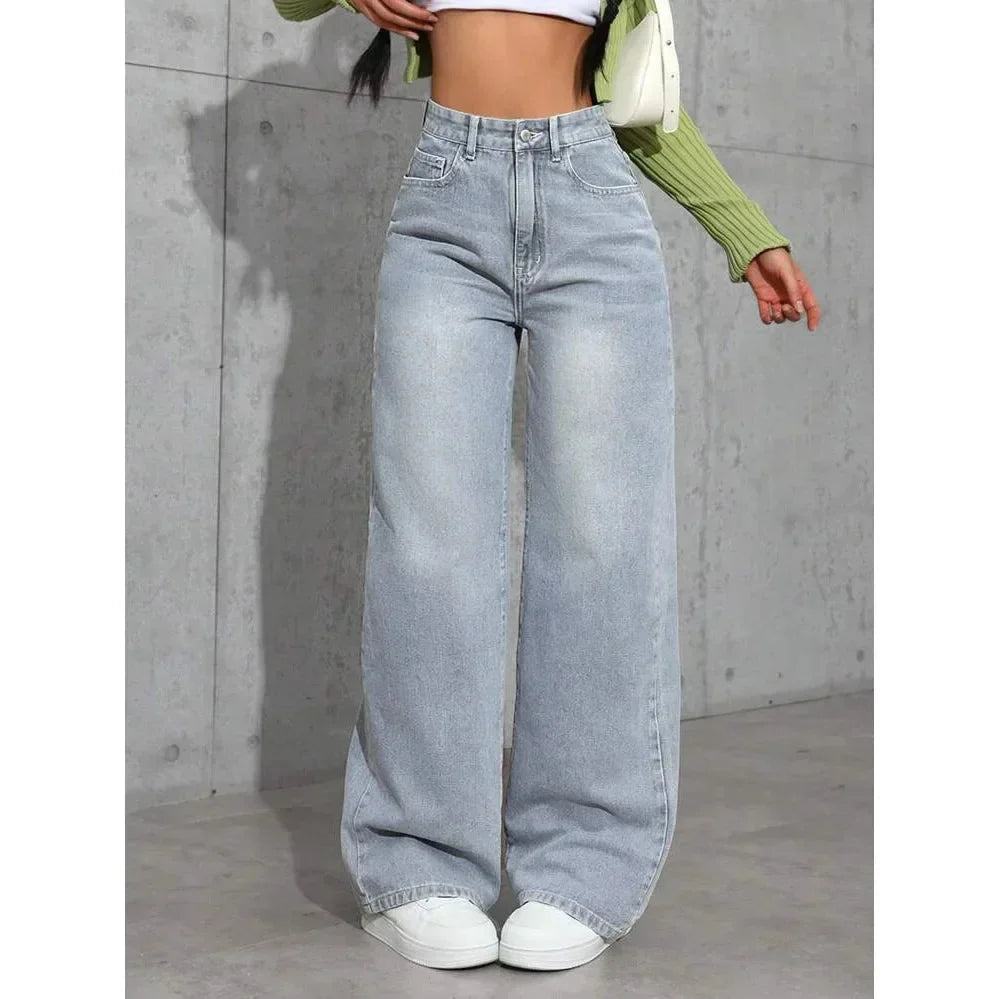 Damen Baggy Jeans mit hohem Bund, weiter Beinführung, aus strapazierfähigem Baumwoll-Mix für optimalen Tragekomfort.
