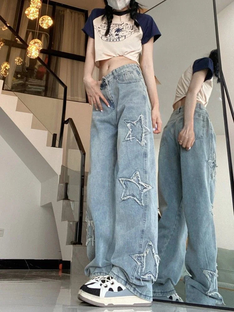 Himmelblaue Damen Baggy-Jeans aus Baumwolle mit Sternendetails und hoher Taille für einen lässigen Look.
