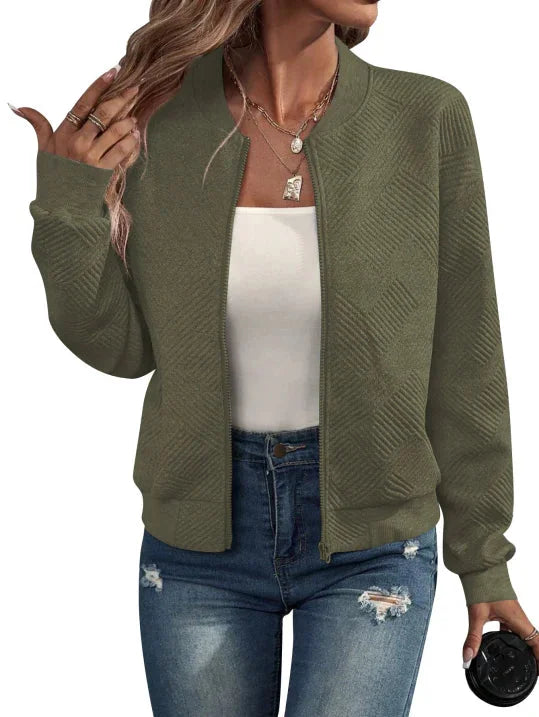 Damen Übergangsjacke in Olive, minimalistisch, lässiger Schnitt, aus strapazierfähigem Material, perfekt für wechselhaftes…